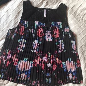 Pleated flowery top